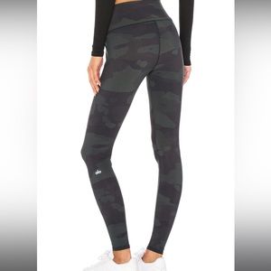 Worn once! Alo High Waist Vapor Legging in Hunter Camouflage